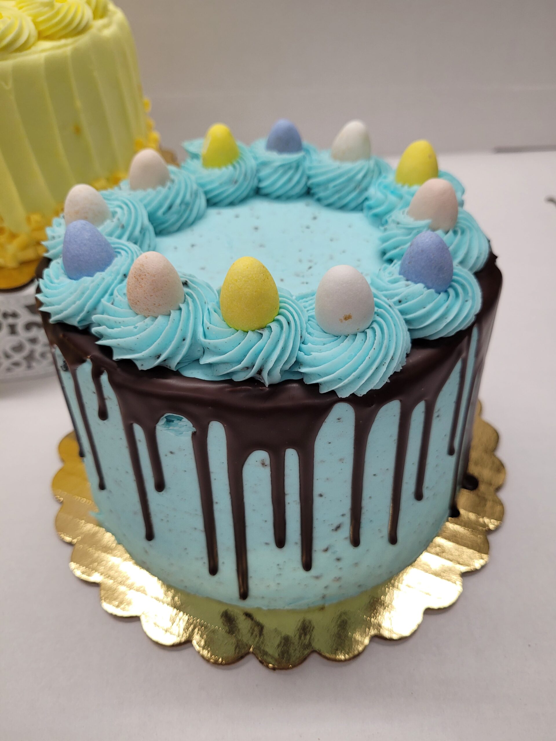 Cake Easter Robins Drip-min